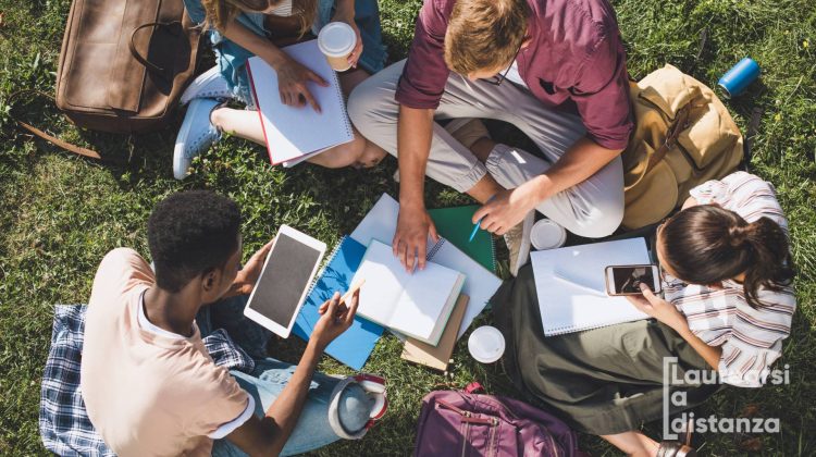 Quali sono le differenze tra liceo e università?