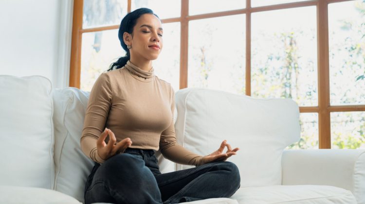 Mindfulness: cos’è e come praticarla per ridurre lo stress