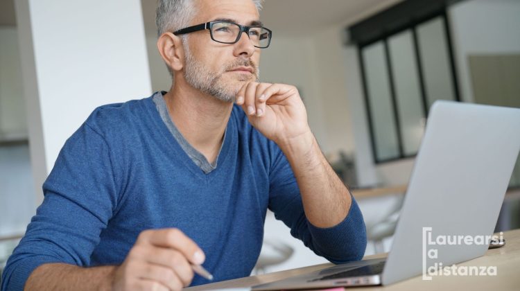 Laurearsi a 50 anni: perché non è troppo tardi