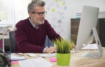 Laurea online lavorando: guida pratica per scegliere il corso giusto senza perdere tempo